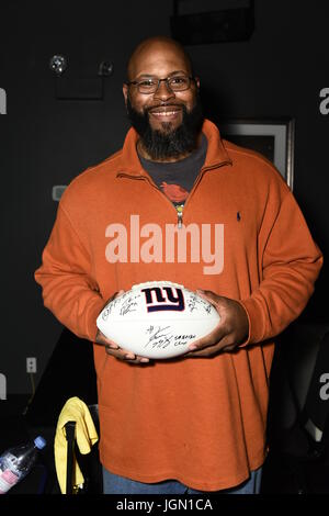 3. jährliche David Tyree Charity Bowl zugunsten der Organisation "Kinder der Stadt" Lucky Strikes Bowling mit New York: Kareem McKenzie wo: Manhattan, New York, USA bei: Kredit-6. Juni 2017: Rob Rich/WENN.com Stockfoto