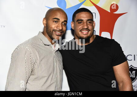 3. jährliche David Tyree Charity Bowl zugunsten der Organisation "Kinder der Stadt" Lucky Strikes Bowling mit New York: David Tyree, NY Riesen Olivier Vernon wo: Manhattan, New York, USA bei: Kredit-6. Juni 2017: Rob Rich/WENN.com Stockfoto