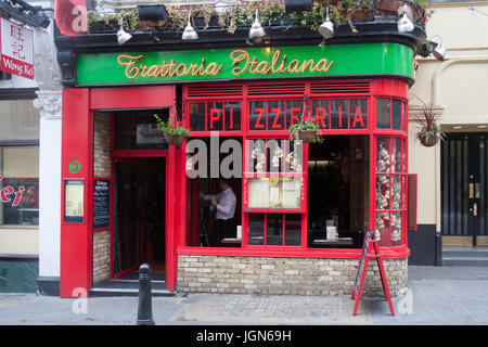 Trattoria Italiana Italienisches Restaurant, Wardour Street, Chinatown, London, England, Vereinigtes Königreich Stockfoto