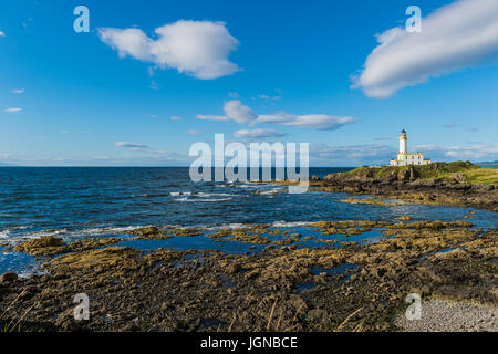 Turnberry, Scotland, UK - 4. August 2016: Der alte Leuchtturm in Turnberry ist jetzt Teil der Trump Turnberry Luxusresort Hotel. Stockfoto