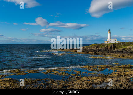 Turnberry, Scotland, UK - 4. August 2016: Der alte Leuchtturm in Turnberry ist jetzt Teil der Trump Turnberry Luxusresort Hotel. Stockfoto