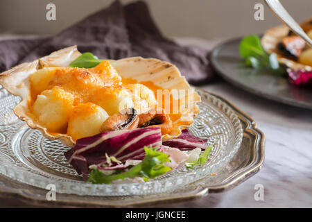 Gnocchi-Nudeln mit Muscheln, Tomaten und Creme Zimmer in Vieira-shell Stockfoto