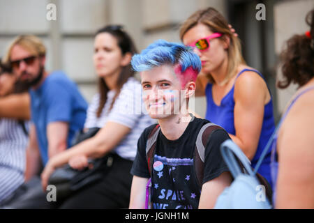 London, UK. 8. Juli 2017. 2017 stolz in London Umzug nach einer Route in der Nähe von Oxford Circus und finishing in Whitehall. Penelope Barritt/Alamy Live-Nachrichten Stockfoto