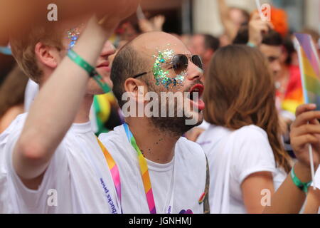 London, UK. 8. Juli 2017. Menschenrechte von vielen verschiedenen Sorten werden in London Pride 2017 gefeiert. Bildnachweis: Alasdair McLeod/Alamy Live-Nachrichten Stockfoto