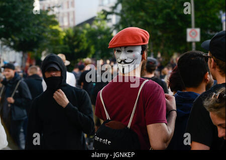 Hamburg, Deutschland. 8. Juli 2017. Schanzenviertel, protestiert gegen die g-20-Gipfel im Juli 2017 / DEUTSCHLAND, Hamburg, Schanzenviertel, Mobilfunktarife Gegen G20 wurde in Hamburg-Credit: Joerg Boethling/Alamy Live News Stockfoto