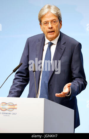 Hamburg, Deutschland. 8. Juli 2017. Paolo Gentiloni spricht die G20-Führer Erklärungen beim G20-Gipfel 2017 in Hamburg, Deutschland am 8. Juli 2017. Bildnachweis: MediaPunch Inc/Alamy Live-Nachrichten Stockfoto