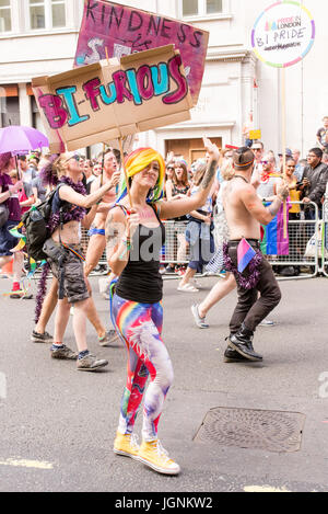 London, UK. 8. Juli 2017. Leute marschieren während der Parade in London Pride 2017.Thousand der Menschen verbinden die jährliche LGBT Parade durch die Hauptstadt. Bildnachweis: Nicola Ferrari/Alamy Live-Nachrichten Stockfoto