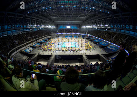 Curitiba, Brasilien. 8. Juli 2017. Arena da Baixada voll für das Finale der Volleyball-Weltliga zwischen Brasilien und Frankreich in Curitiba, PR. Credit: Reinaldo Reginato/FotoArena/Alamy Live News Stockfoto