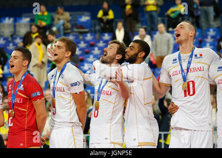 Curitiba, Brasilien. 8. Juli 2017. Italienische Spieler feiern den Sieg gegen Brasilien im Finale der Volleyball-Weltliga gegen Frankreich im Arena Baixada Stadion in der Stadt Curitiba an diesem Samstag (08). Bildnachweis: Brasilien Foto Presse/Alamy Live-Nachrichten Stockfoto