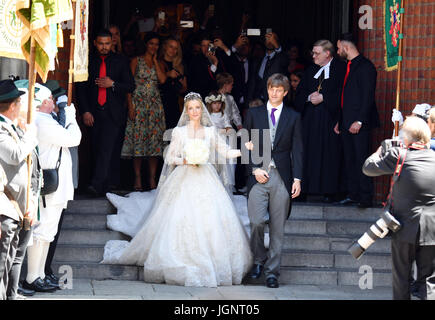 Hannover, Deutschland. 8. Juli 2017. Prinz Ernst August von Hannover jr. und Ekaterina von Hannover nach ihrer Hochzeit in der Kirche der Marktkirche in Hannover, 8. Juli 2017. Foto: Jens Kalaene/Dpa-Zentralbild/ZB/Dpa/Alamy Live News Stockfoto