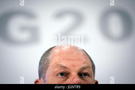 Hamburg, Deutschland. 9. Juli 2017. Der Bürgermeister von Hamburg, Olaf Scholz, auf einer Pressekonferenz mit der Polizei Adressierung gewalttätige Demonstrationen gegen die jüngsten G20-Gipfel in Hamburg, Deutschland, 9. Juli 2017. Foto: Christian Charisius/Dpa/Alamy Live News Stockfoto