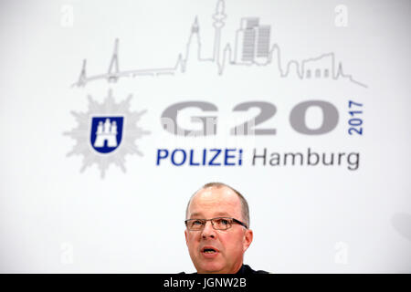 Hamburg, Deutschland. 9. Juli 2017. G20-Operationen Polizeidirektor Hartmut Dudde auf einer Pressekonferenz mit der Polizei Adressierung gewalttätige Demonstrationen gegen die jüngsten G20-Gipfel in Hamburg, Deutschland, 9. Juli 2017. Foto: Christian Charisius/Dpa/Alamy Live News Stockfoto