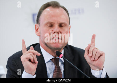 Hamburg, Deutschland. 9. Juli 2017. Hamburgs Minister für den Innenraum Andy Grote auf einer Pressekonferenz mit der Polizei Adressierung gewalttätige Demonstrationen gegen die jüngsten G20-Gipfel in Hamburg, Deutschland, 9. Juli 2017. Foto: Christian Charisius/Dpa/Alamy Live News Stockfoto