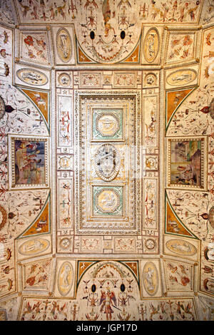 Die schöne Decke der Bibliothek (ala Biblioteca") in Castel Sant'Angelo, Rom, Italien. Stockfoto