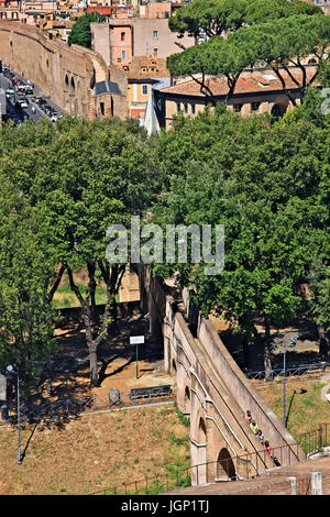 Die Passeto di Borgo (oder einfach "Passeto"), einen erhöhten Gang, die Vatikanstadt mit dem Castel Sant'Angelo, Rom, Italien verbindet. Stockfoto