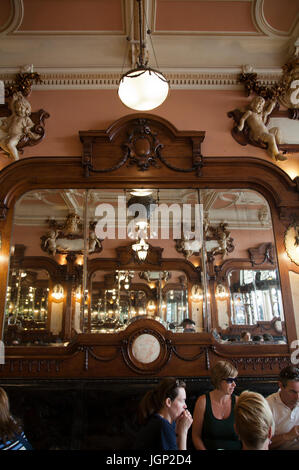 Majestätische Cafe in Porto - Portugal Stockfoto