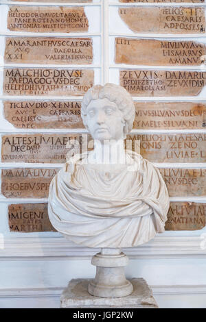 Büste einer römischen Frau Hall an die Tauben, Palazzo Nouvo, Kapitolinische Museen, Rom, Italien Stockfoto