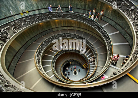 Die berühmte "Bramante" Treppe der Vatikanischen Museen, Vatikanstadt Stockfoto