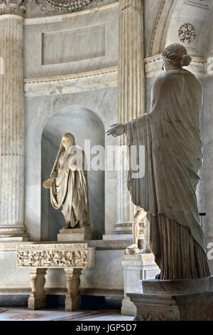 Statuen im Vatikanischen Museen Sala della Biga ("Wagen-Raum"), Vatikanstadt. Stockfoto