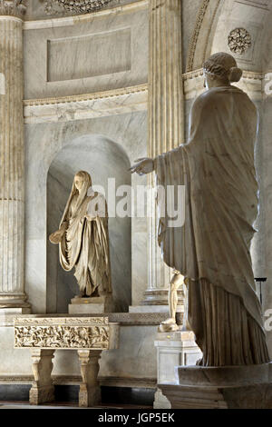 Statuen im Vatikanischen Museen Sala della Biga ("Wagen-Raum"), Vatikanstadt. Stockfoto