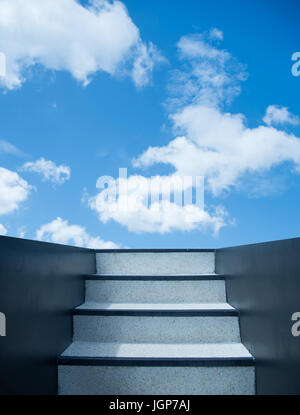 Treppe hinauf in den Himmel Stockfoto