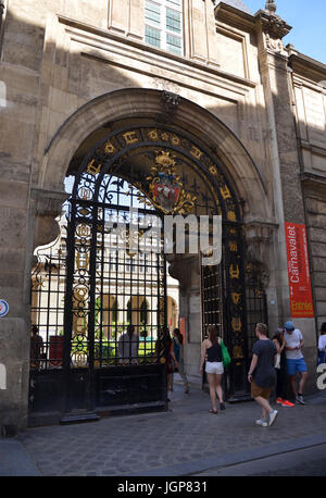 PARIS - AUG 13: Das Carnavalet-Museum in Paris, Frankreich am 13. August 2016 gezeigt wird.  Es konzentriert sich auf die Geschichte von Paris Stockfoto