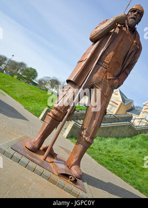 Ray Lonsdale Statue Filey Flut kurze Gummistiefel North Yorkshire UK Stockfoto