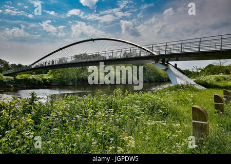 Millennium-Brücke und Fluss Ouse, York, Yorkshire, England, Vereinigtes Königreich Stockfoto