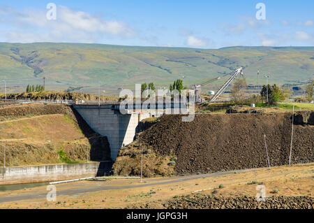 Die Dalles Verdammung auf dem Columbia River produziert Strom aus Wasserkraft.  Die Dalles, Oregon Stockfoto
