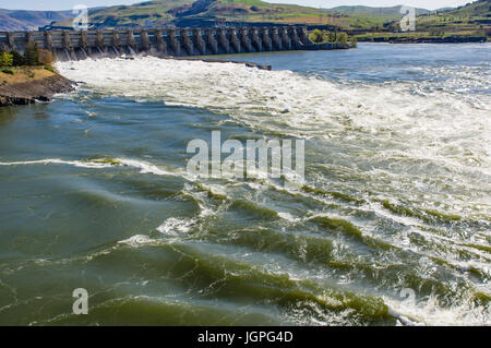 Die Dalles Verdammung auf dem Columbia River produziert Strom aus Wasserkraft.  Die Dalles, Oregon Stockfoto