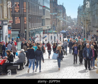 Buchanan Street Stil Meile Straßenszenen Ansicht der Masse der Käufer nach unten Straße Stockfoto