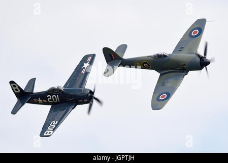 Flugschau "Flying Legends" in Duxford. Hawker Fury und Grumman Bearcat Stockfoto