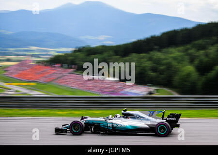 Spielberg, Österreich. 9. Juli 2017. Valtteri Bottas Finnlands fährt seine Mercedes im österreichischen Grand Prix Formel 1 Rennen auf dem Red Bull Ring in Spielberg, Österreich am 9. Juli 2017. Bildnachweis: Jure Makovec/Alamy Live-Nachrichten Stockfoto