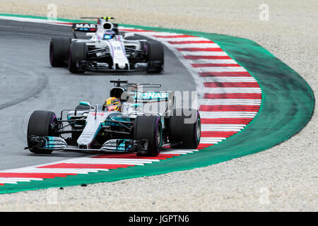 Spielberg, Österreich. 9. Juli 2017. Lewis Hamilton von Großbritannien fährt seine Mercedes im österreichischen Grand Prix Formel 1 Rennen auf dem Red Bull Ring in Spielberg, Österreich am 9. Juli 2017. Bildnachweis: Jure Makovec/Alamy Live-Nachrichten Stockfoto