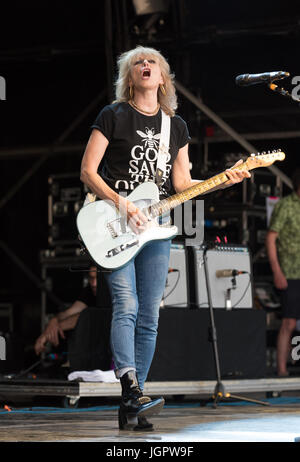 Cornbury Festival 2017 große Tew Oxfordshire UK. Chrissie Hynde und The Pretenders auf der Pleasent Valley Bühne. Beim abschließenden Cornbury Festival. Bildnachweis: Charlie Bryan/Alamy Live News Stockfoto