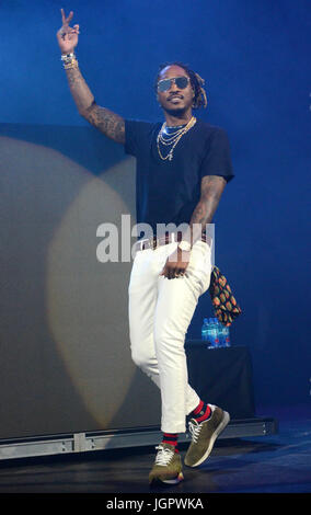 Milwaukee, Wisconsin, USA. 8. Juli 2017. Rapper Zukunft tritt bei Henry Maier Festival Park beim Sommerfest in Milwaukee, Wisconsin. Ricky Bassman/Cal Sport Media/Alamy Live-Nachrichten Stockfoto