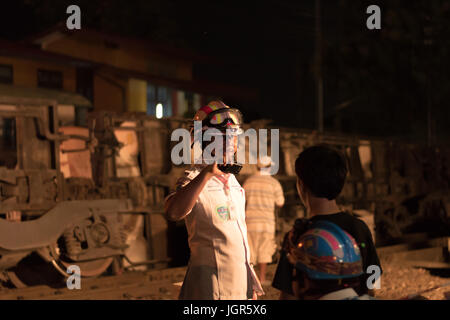 Zement Zugentgleisung in Nakhon Ratchasima, Thailand. 10. Juli 2017. Keine Verletzungen gemeldet. Stockfoto