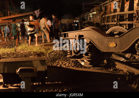 Zement Zugentgleisung in Nakhon Ratchasima, Thailand. 10. Juli 2017. Keine Verletzungen gemeldet. Stockfoto