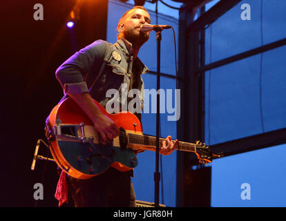 Milwaukee, Wisconsin, USA. 9. Juli 2017. Mondo Cozmo tritt bei Henry Maier Festival Park beim Sommerfest in Milwaukee, Wisconsin. Ricky Bassman/Cal Sport Media/Alamy Live-Nachrichten Stockfoto