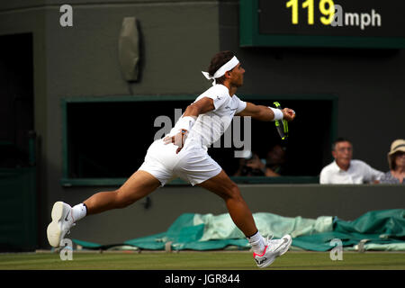 London, UK. 10. Juli 2017. Wimbledon Tennis: London, 10. Juli 2017 - Spaniens Rafael Nadal während seiner vierten Runde Niederlage gegen Gilles Muller von Luxemburg in Wimbledon. Bildnachweis: Adam Stoltman/Alamy Live-Nachrichten Stockfoto