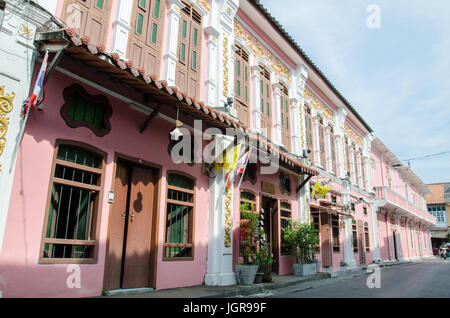 PHUKET - 3. MAI : Bauen, Chinesisch-portugiesische Architektur, in der Altstadt von Phuket erhalten historische Geschichten über Handel und Architektur im Süden von Tha Stockfoto