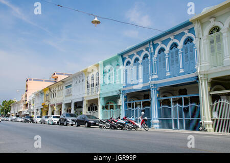 PHUKET - 3. MAI : Bauen, Chinesisch-portugiesische Architektur, in der Altstadt von Phuket erhalten historische Geschichten über Handel und Architektur im Süden von Tha Stockfoto