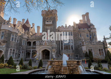 Casa Loma Schloss bei Sonnenuntergang in Toronto, Kanada Stockfoto