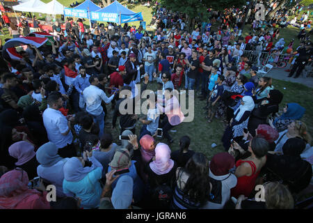 Brooklyn, USA. 9. Juli 2017. Der 15. jährlichen arabisch-amerikanische Festival fand in Bay Ridge, Brooklyn, Zeichnung zusammen mehrere hundert Familien, Musik, Tanz & nahöstliche Speisen zu genießen. Bildnachweis: Andy Katz/Pacific Press/Alamy Live-Nachrichten Stockfoto