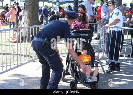 Brooklyn, USA. 9. Juli 2017. Der 15. jährlichen arabisch-amerikanische Festival fand in Bay Ridge, Brooklyn, Zeichnung zusammen mehrere hundert Familien, Musik, Tanz & nahöstliche Speisen zu genießen. Bildnachweis: Andy Katz/Pacific Press/Alamy Live-Nachrichten Stockfoto