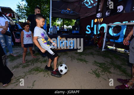 Brooklyn, USA. 9. Juli 2017. Der 15. jährlichen arabisch-amerikanische Festival fand in Bay Ridge, Brooklyn, Zeichnung zusammen mehrere hundert Familien, Musik, Tanz & nahöstliche Speisen zu genießen. Bildnachweis: Andy Katz/Pacific Press/Alamy Live-Nachrichten Stockfoto