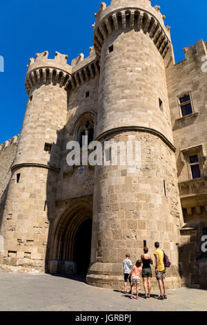 Der Palast des Großmeisters der Ritter. Mittelalterliche Burg in der Altstadt von Rhodos, Griechenland Stockfoto