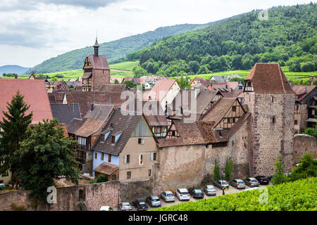 Blick über Riquewihr im Elsass/Frankreich Stockfoto