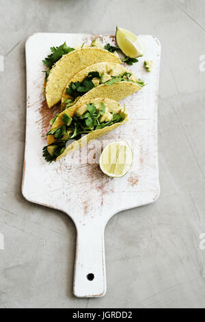 Essen und Küche. Leckeren Taco auf dem Tisch Stockfoto