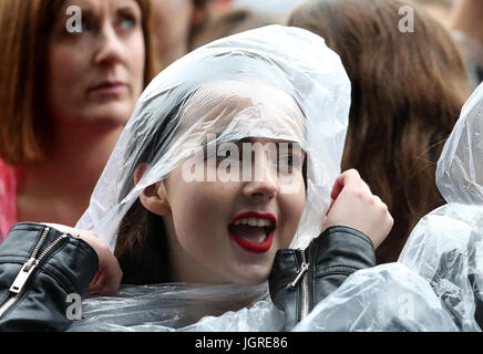 Musik-Fans hören Sie Musik auf der Hauptbühne beim TRNSMT Music Festival in Glasgow Green in Glasgow mit einem Sonntag Line-up von Handlungen einschließlich Twin Atlantic und Biffy Clyro.  PRESSEVERBAND Foto. Bild Datum: Sonntag 9. Juli 2017. Bildnachweis sollte lauten: Andrew Milligan/PA Wire. Stockfoto